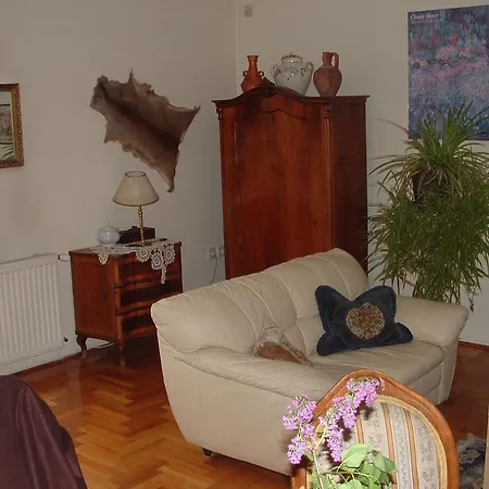 Pensionat Paty Guesthouse *