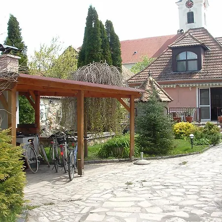 Paty Guesthouse * Páty